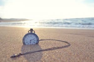 clock-on-beach-t5t-mindfulness-not-rushing